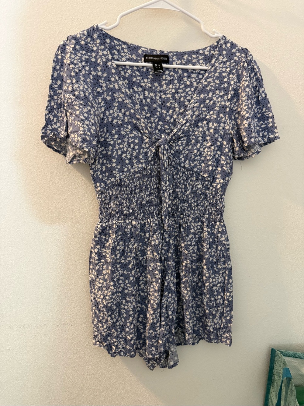 Streetwear Society Blue Floral Smocked Tie Front Romper Size M - Picture 2 of 4